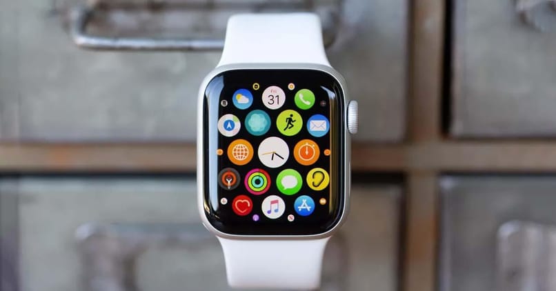 reloj apple watch color blanco app instaladas