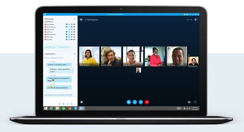 Computer mit Skype-Verbindung