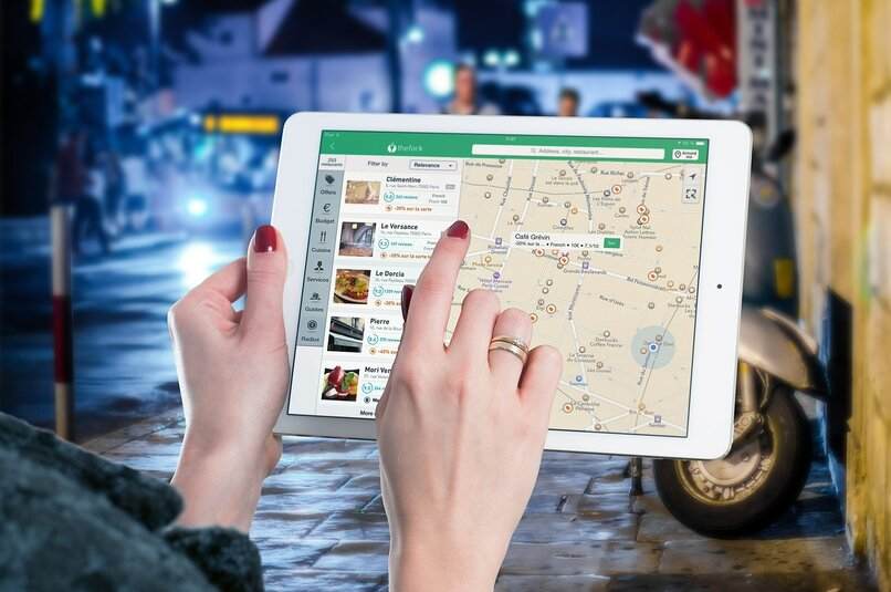 tablet google maps mano