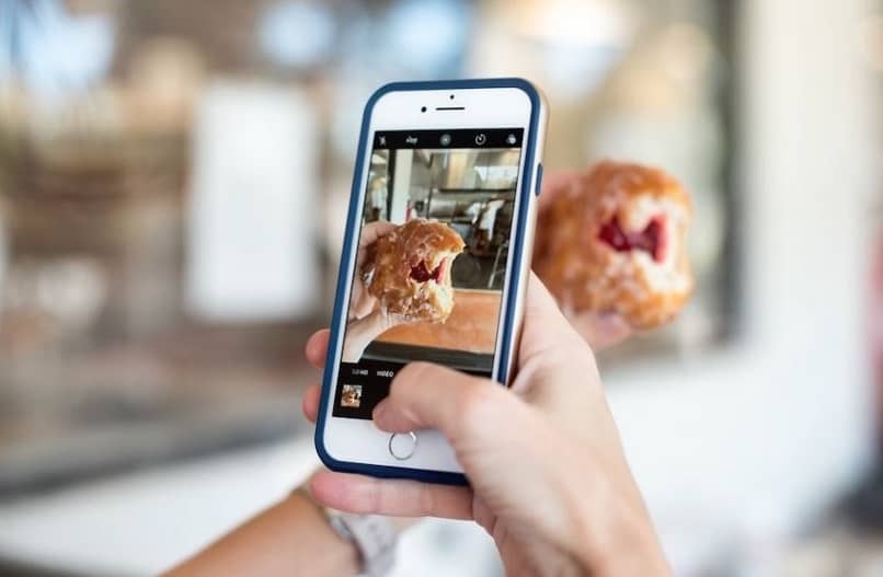 iphone con aplicacion de instagram