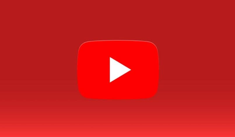 logo de youtube en fondo rojo
