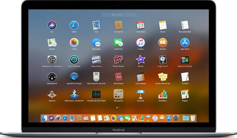 Mac mit Apps auf dem Bildschirm