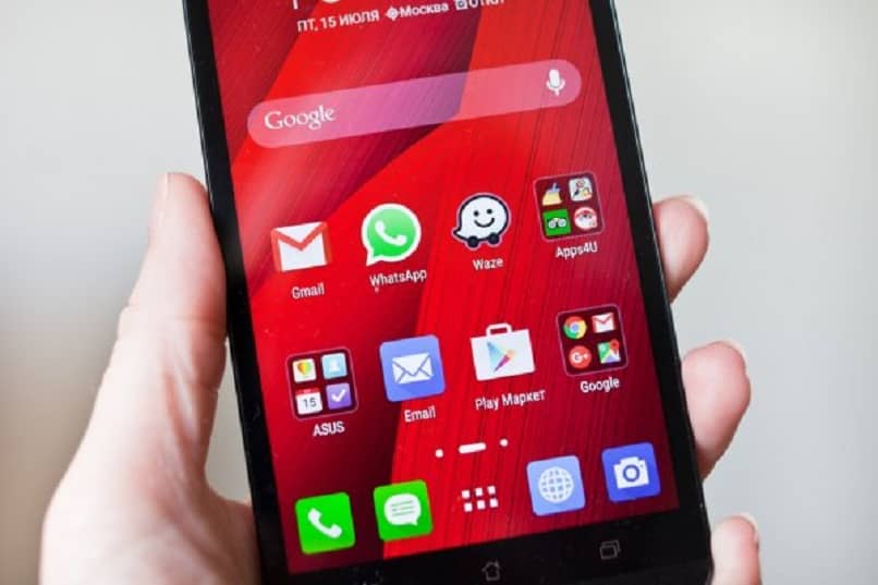 Waze-App auf einem Handy installiert