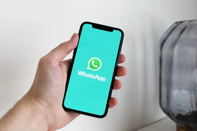subir contraste en la pantalla para visualizar mejor los mensajes de whatsapp