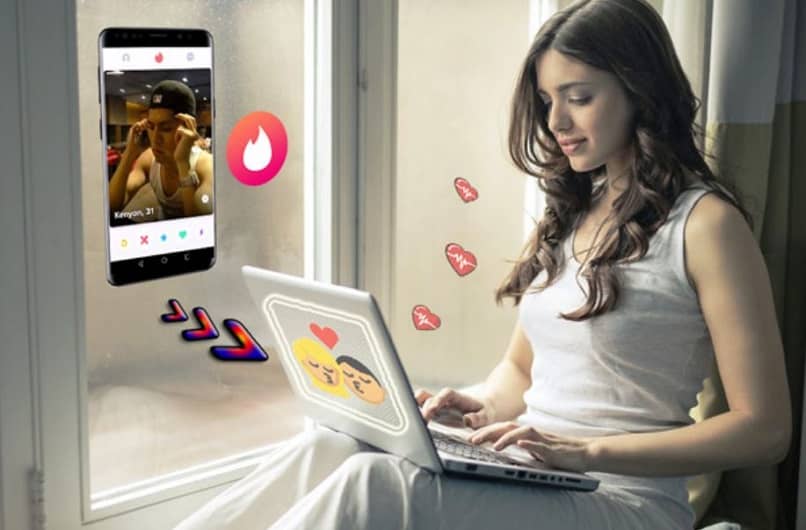 woman using tinder from a laptop