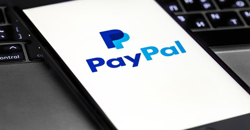 Paypal-Logo auf einem Telefon