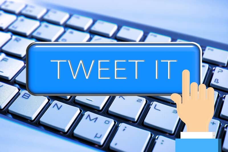 teclado y logo de hacer tweet