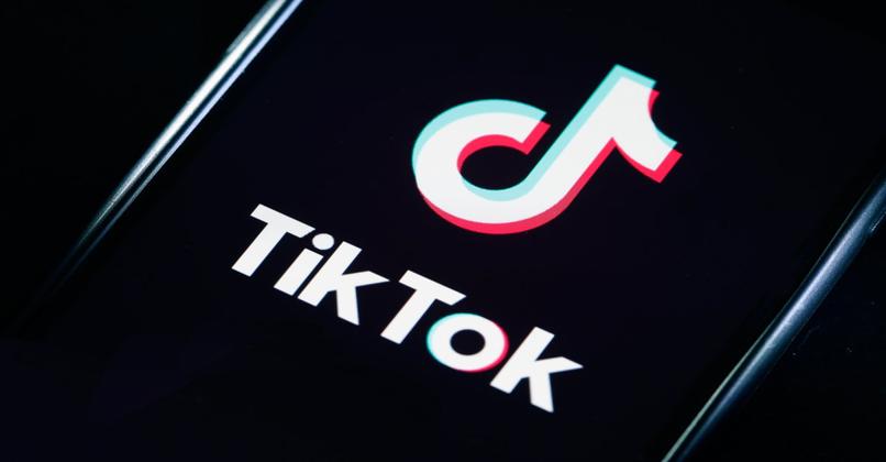 Tiktok-Emblem auf dem Handy