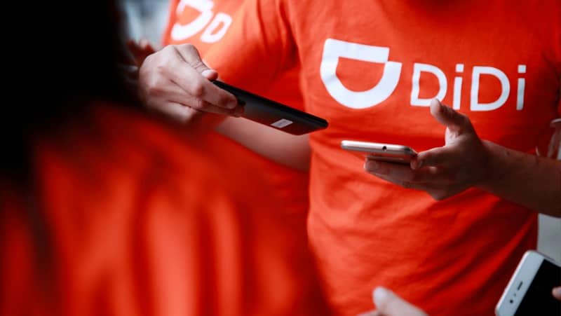 empleados uniforme didi naranja