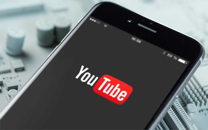 aplicación YouTube en dispositivo móvil